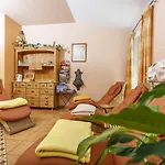 מלון Wellness Romantika 3*